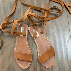 steve maddens women reputation tied up sandal